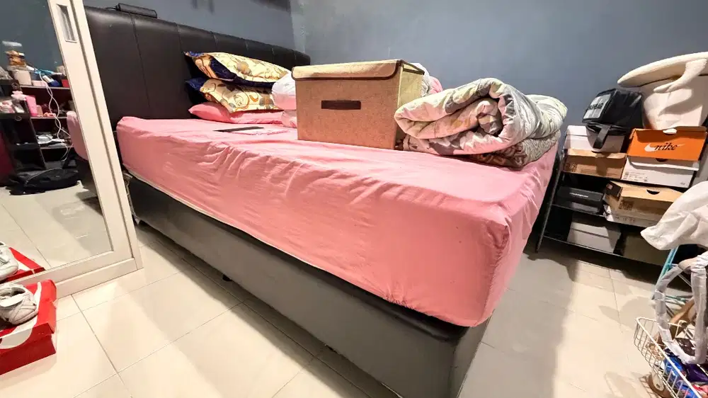 Dijual Divan + Sandaran Merk Modis