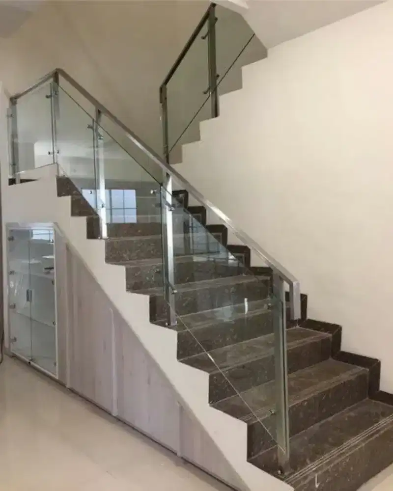 Menerima pemasangan railing tangga stanlis balcon kaca