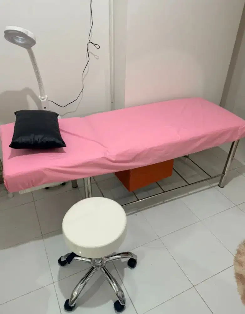 Ranjang Facial / sulam alis lengkap sama kursi + lampu (bnob)
