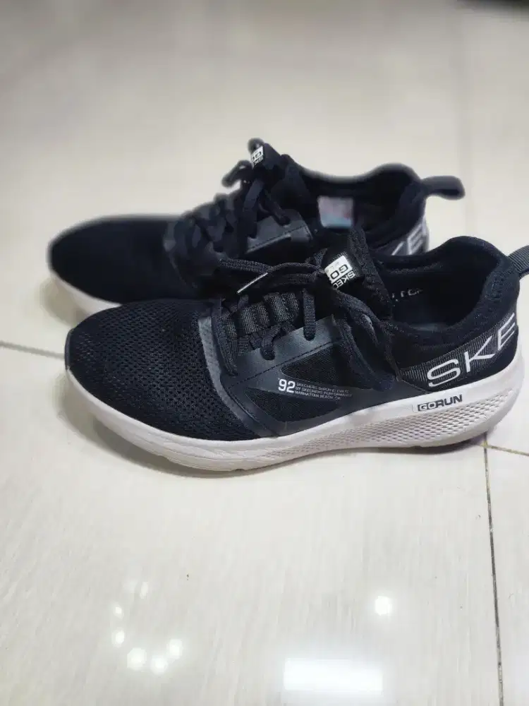 Sepatu Skechers Go Run Hitam size 41
