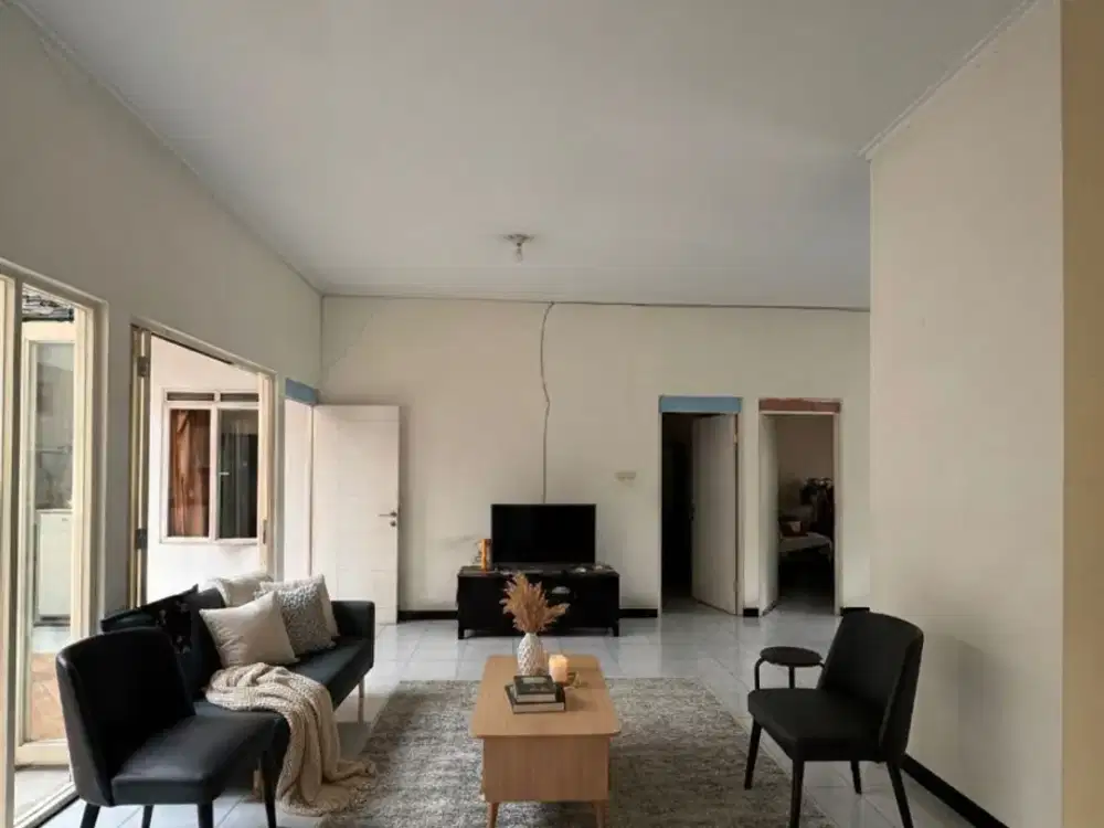 Rumah 1 Lantai Siap Huni di KOMPLEK ELIT Taman Holis Indah BANDUNG- LT 200m² Strategis Tol Pasir Koja