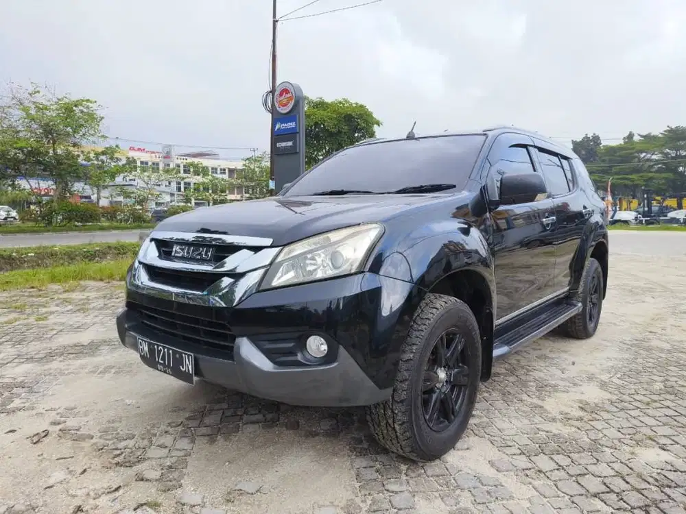 Isuzu MU-X A/T (UCR6Y R-2 4X2)