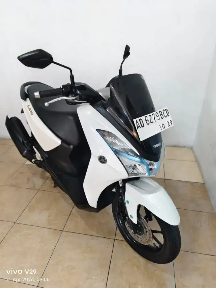 Lexi warna putih