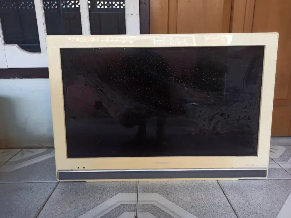 Dijual TV LED Sharp 32 Inchi Bekas500