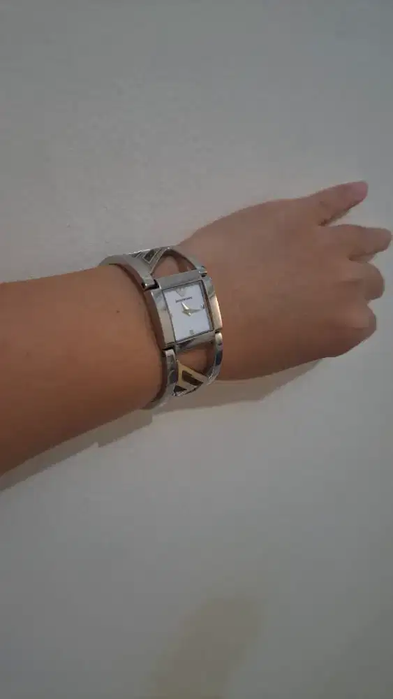 Jam tangan Giorgio Armani