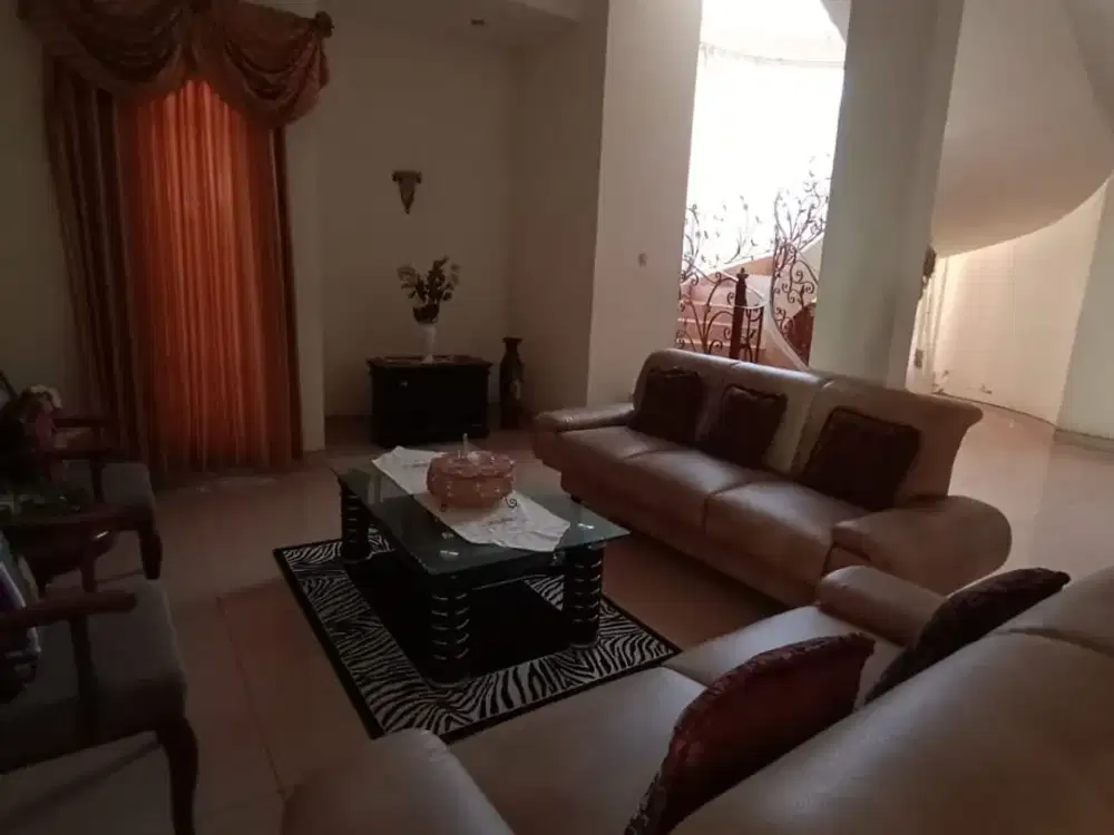 Dijual Rumah Kutisari Utara