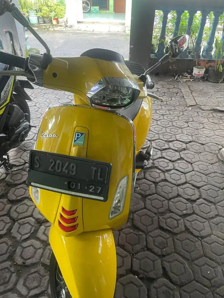 Jual vespa sprint kuning Abs km rendah mulusss