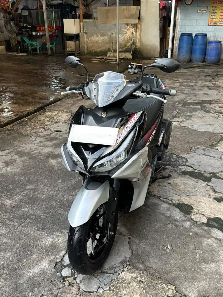 AEROX 2023 BLACK/SILVER