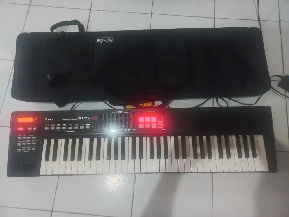 Keyboard merk roland XPS 10 synthesizer include gigbag super tebal