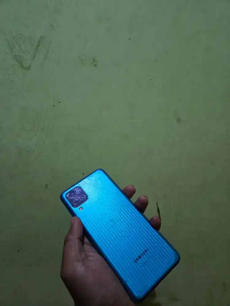 Samsung m12 3/32 bekas Hp dus