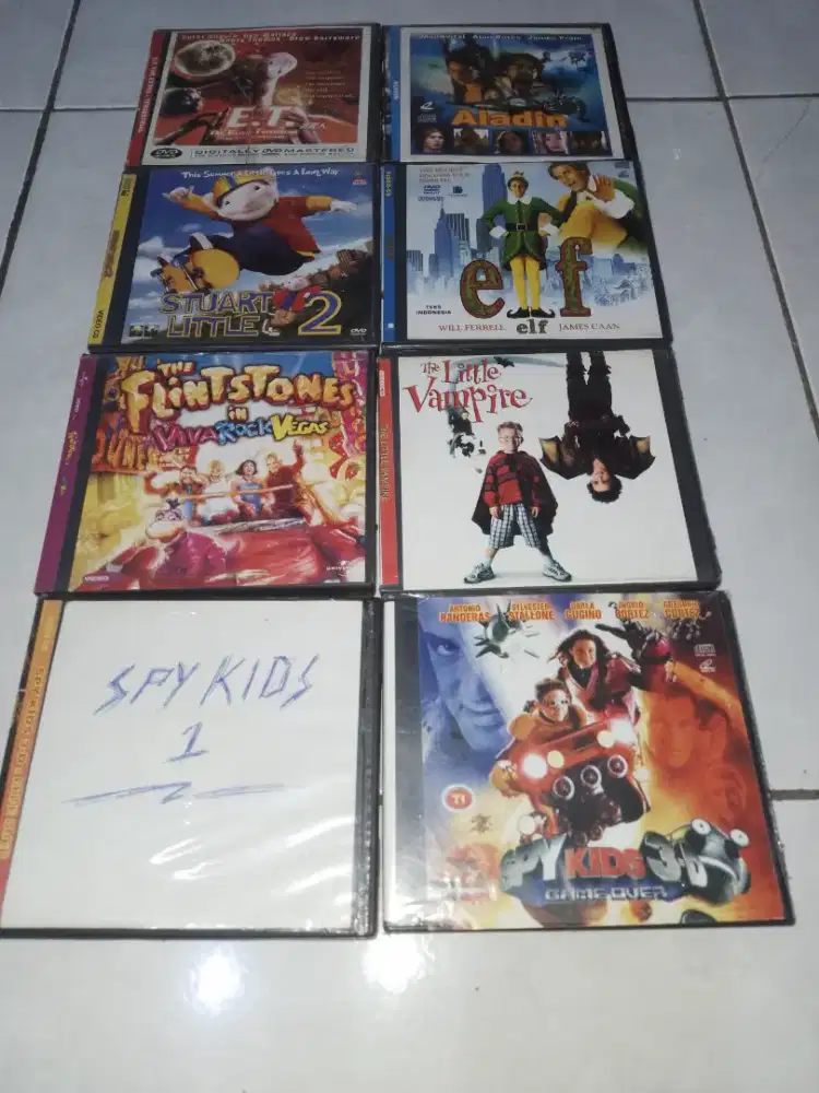 Koleksi vcd anak2 ada 8judul 16pcs, masing2 judul ada 2pcs, nego