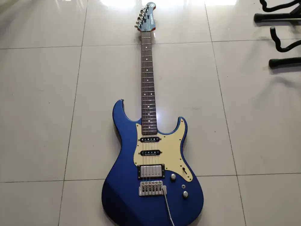 Yamaha Pacifica 612 Custom Seven Sound Stratocaster + Fullset