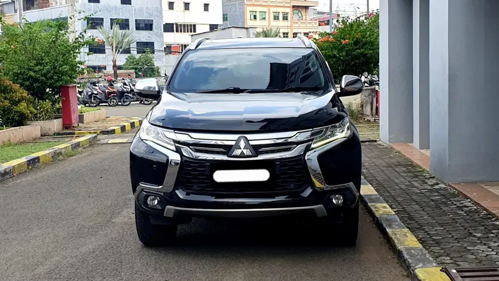 Mitsubishi pajero sport dakar 2019 hitam sunroof