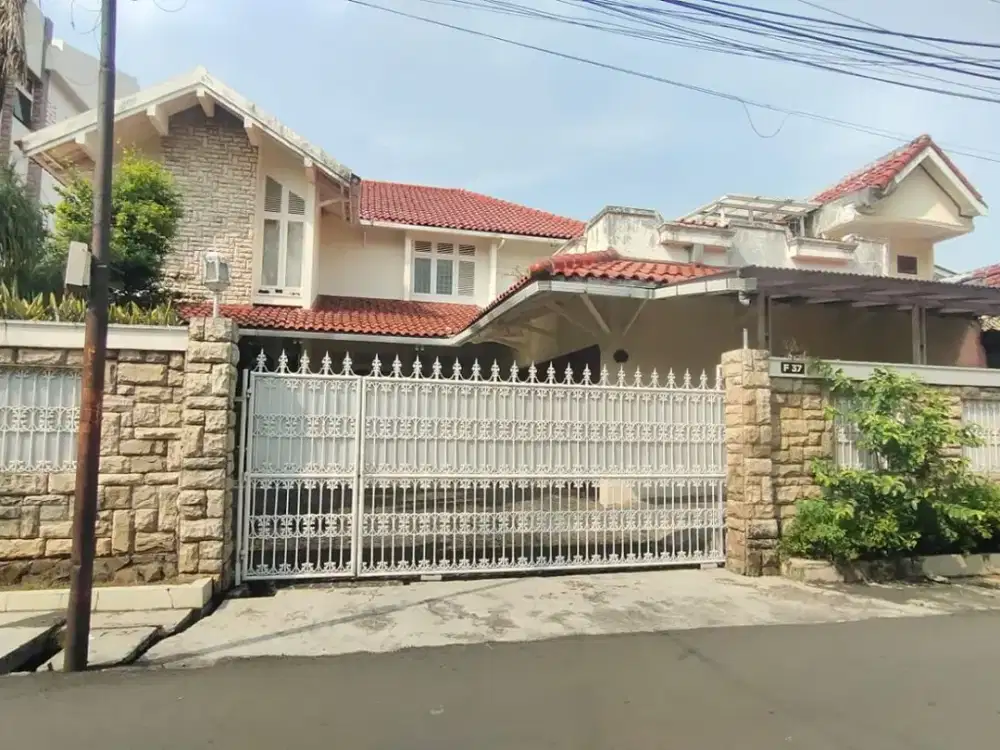 Rumah Strategis dan Luas di Kawasan Kemanggisan, Palmerah dekat dengan Gerbang Tol Slipi 1