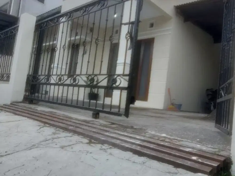 Dijual Rumah Nyaman Siap Huni Minimalis Lokasi di Taman Kopo Indah 3 Bandung