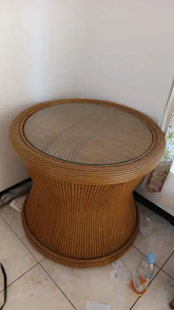 meja rotan bundar kecil