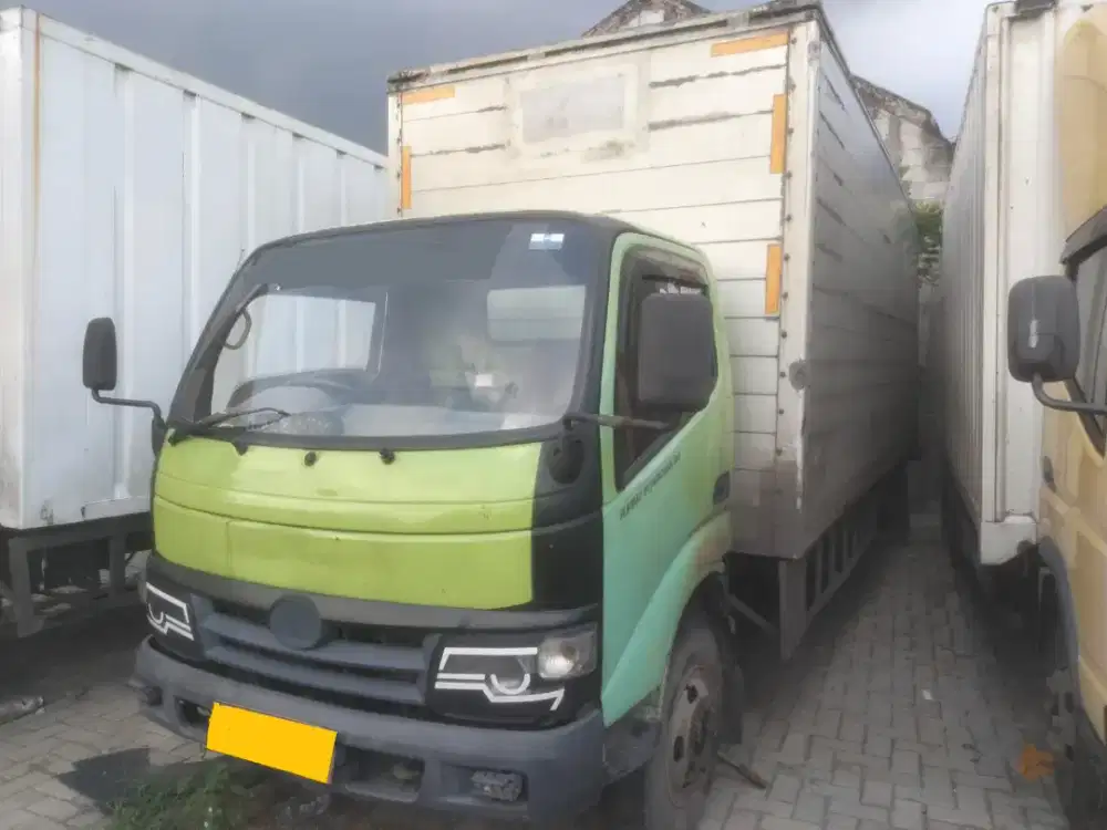 Hino Dutro 130 MDL 6 Roda Box Long Chasis Tahun 2010