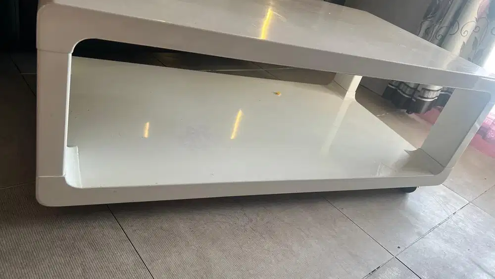 Meja putih bagus