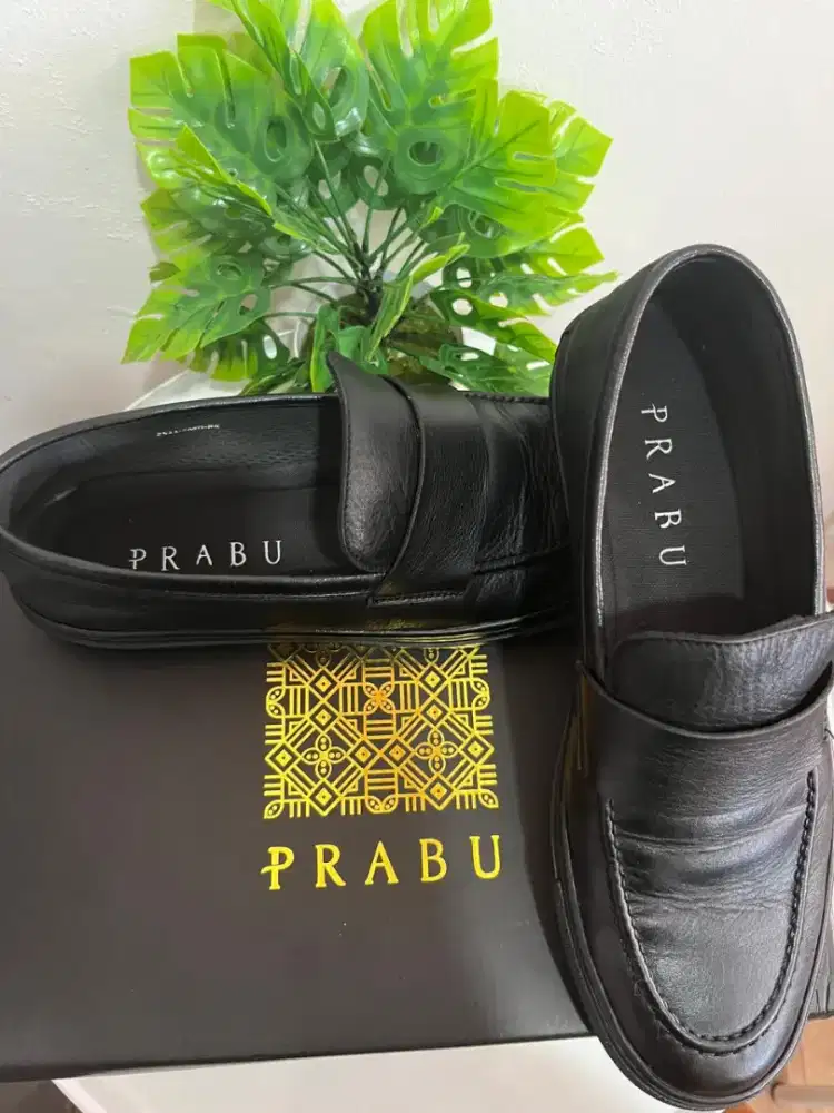 Sepatu Slip On Sneakers Pria