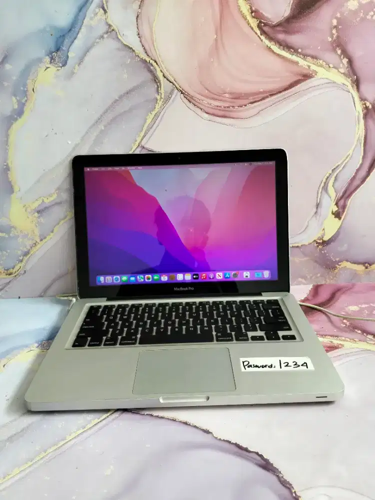 MacBook Pro 13 inch late 2011 Intel core i7 ( Batangan )