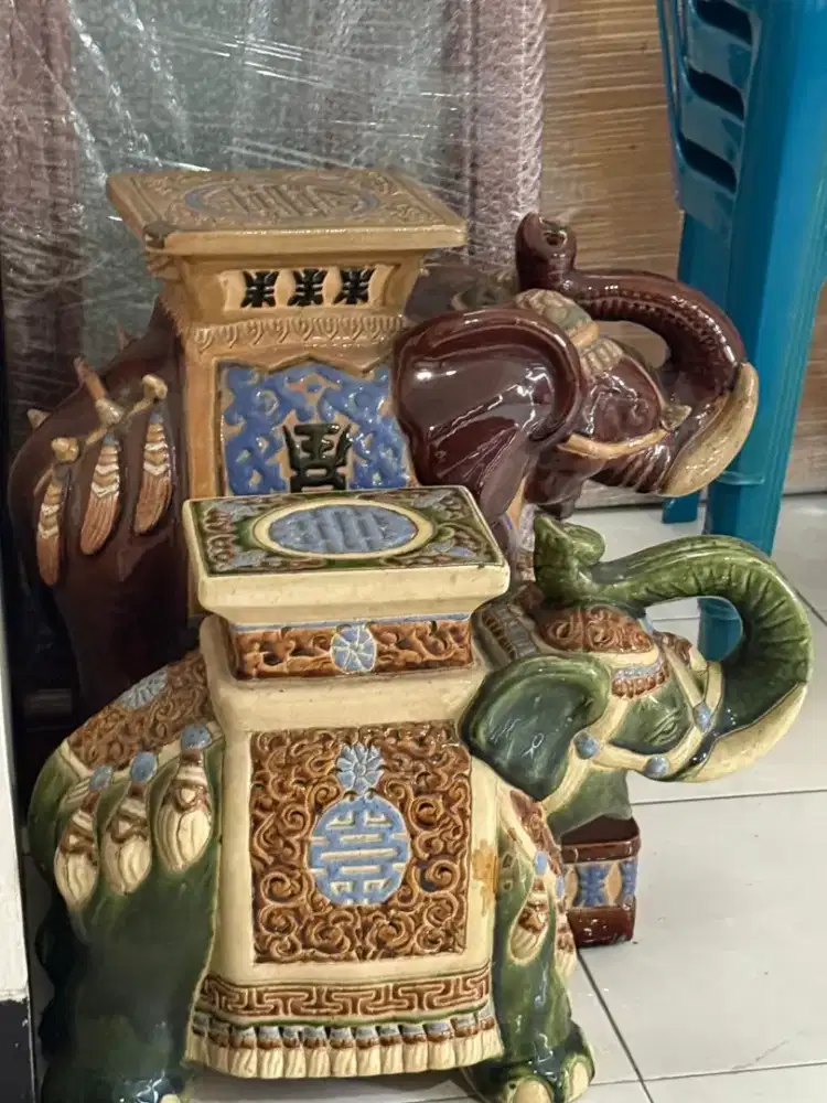 Patung keramik gajah