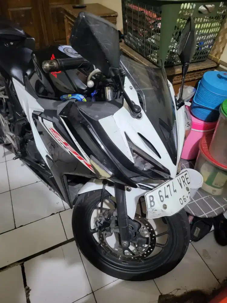 Honda CBR 150 2018 Black White