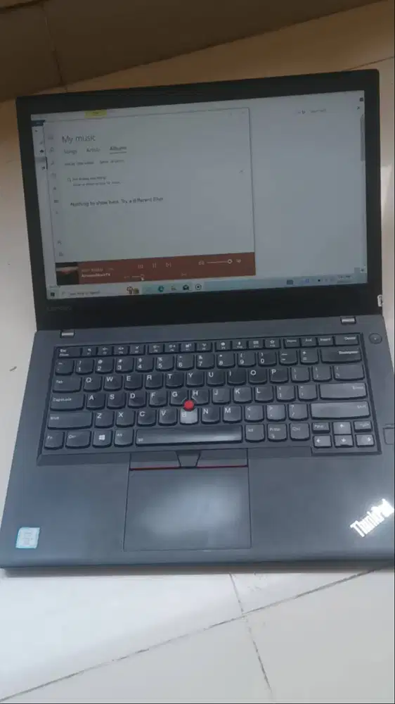 Laptop Lenovo Core i5 Gen 6, SSD 256 GB, RAM 16GB.