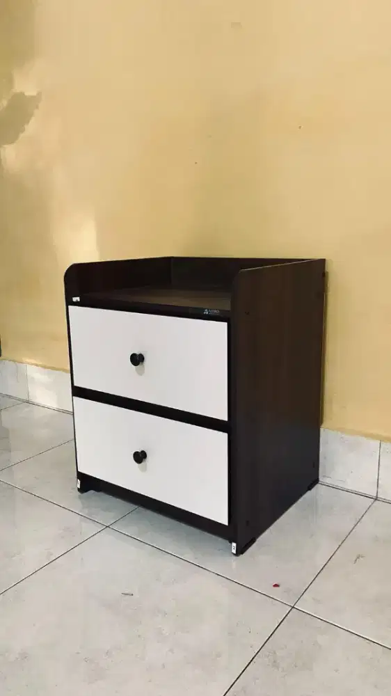 NAKAS LACI MINIMALIS