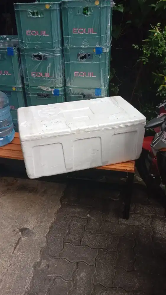 Kurir antar barang