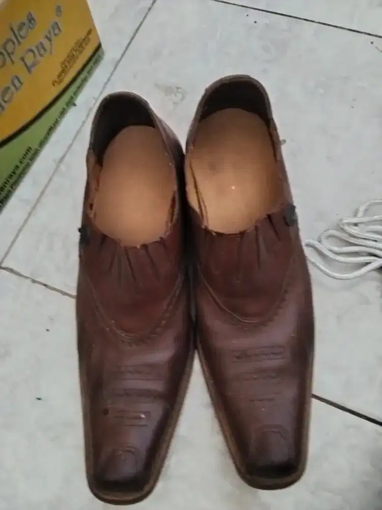Sepatu ukuran 41