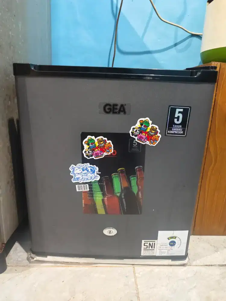 KULKAS MINI GEA GMB-50