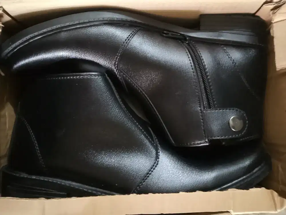 Sepatu pantofel