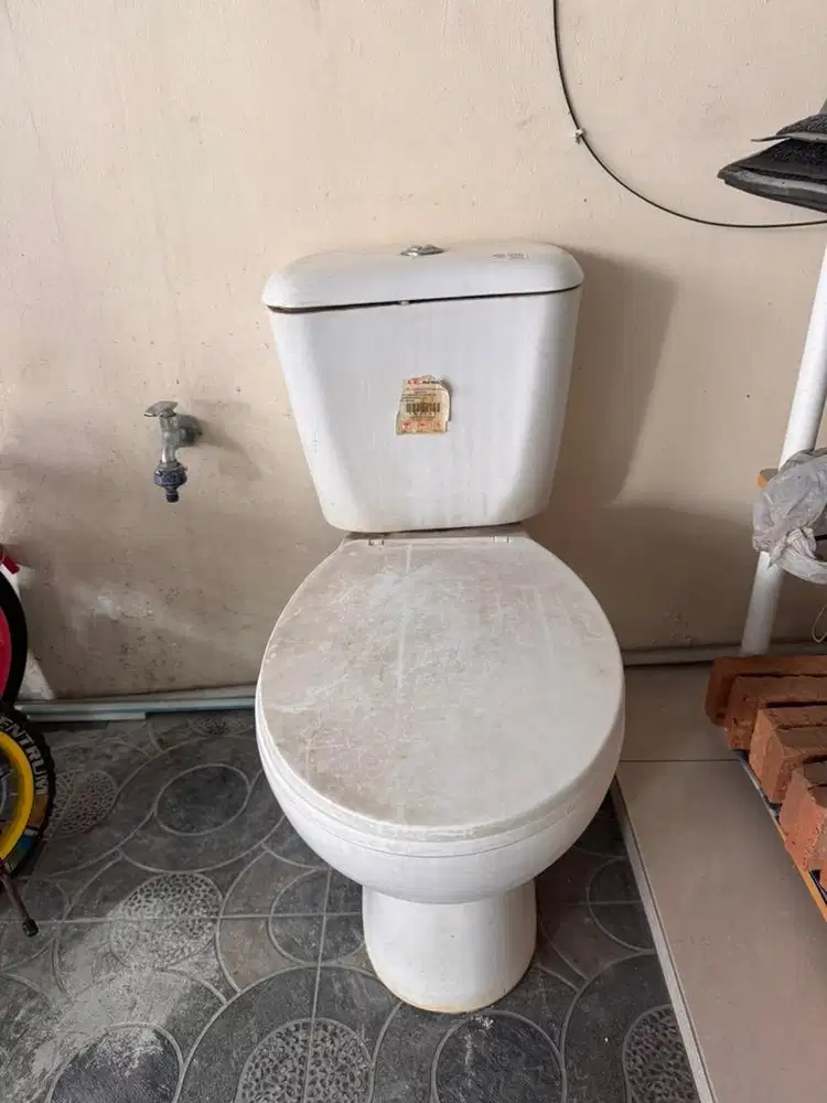 Kloset duduk KRIS