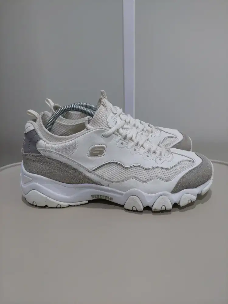 Sepatu Skechers D'Lites Retro - size 42