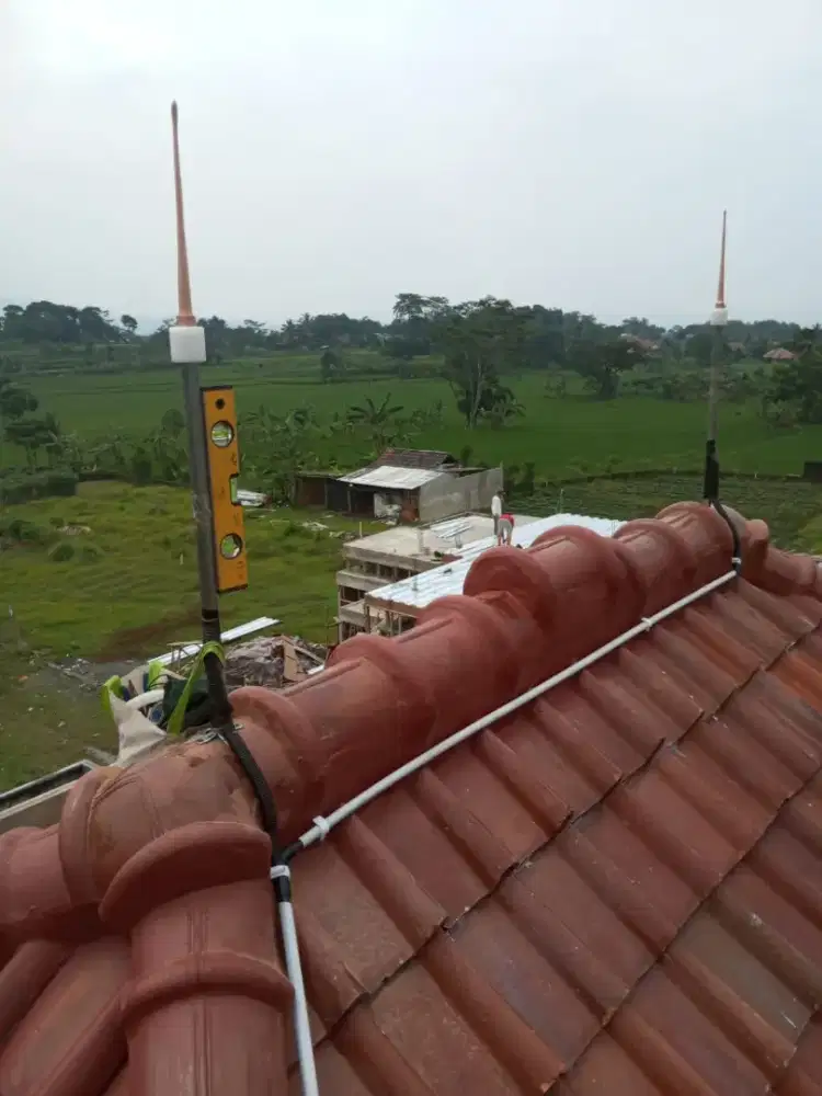 Teknisi Panggilan Pasang Anti Petir Penangkal Petir Alat Keamanan