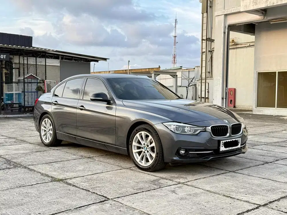 BMW 320i Sport 2018 Low KM 71RB