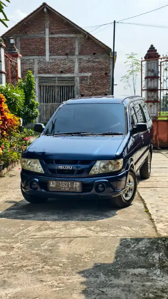 Isuzu Panther LV 2005 Istimewa