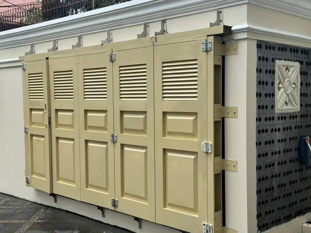 Pintu garasi wina sejahtera
