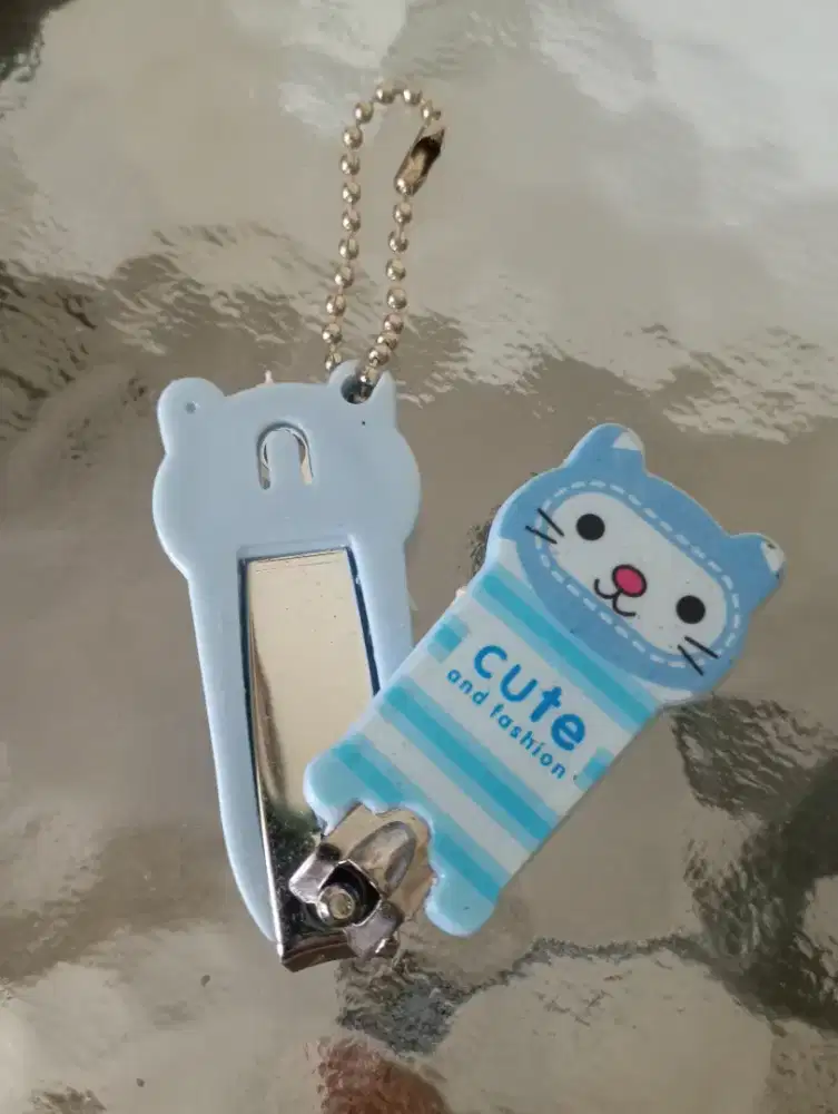 Souvenir gunting kuku