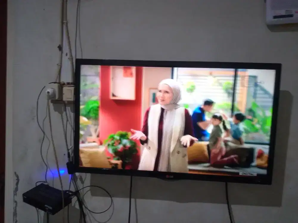 TV led LG 32 inch Analog + STB dvb t2 matrix Apple + braket tv