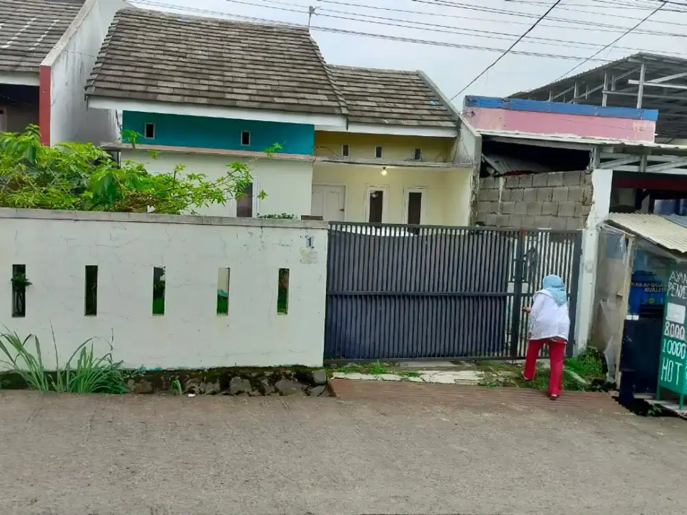 Rumah Di Jalan Utama Sariwangi bandung Jual Cepat BU harga Nego sampe Deal, Dekat kampus POLBAN