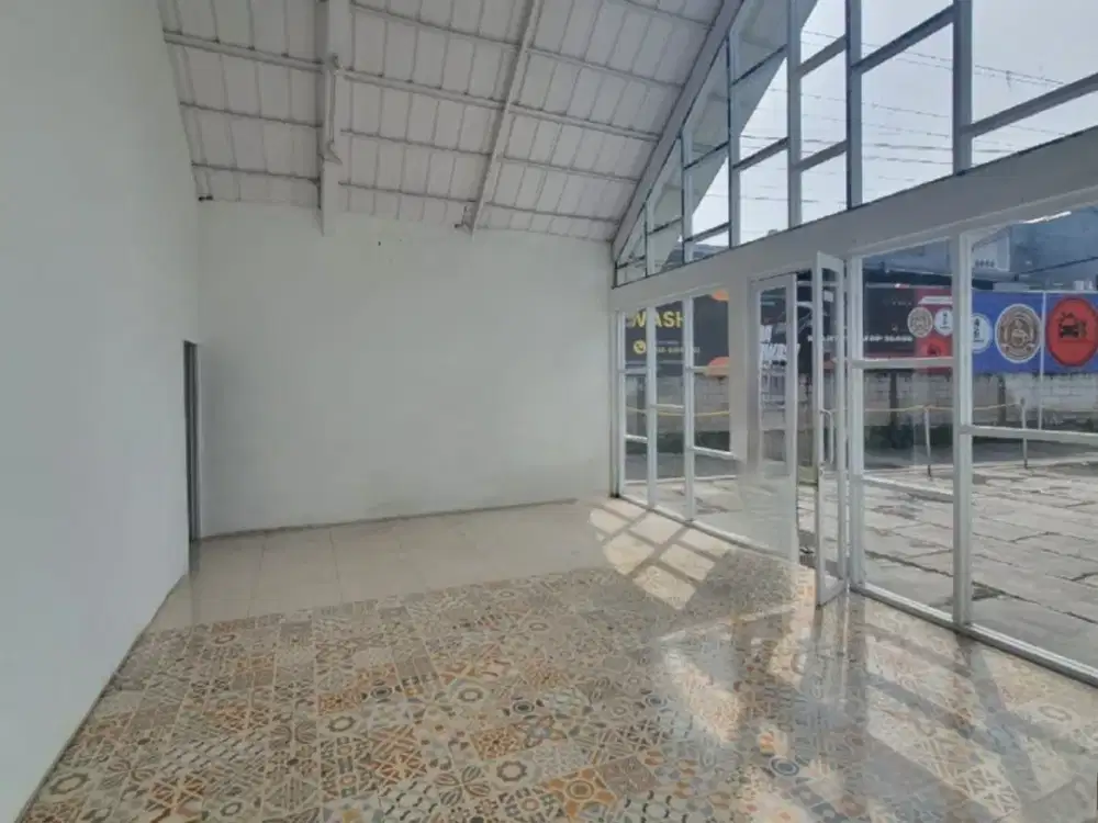 Dijual ex lahan usaha strategis di Cipedes  . Bandung Utara . Bandung kota . Sayap Sutami .. EX kantor dan garasi Travel