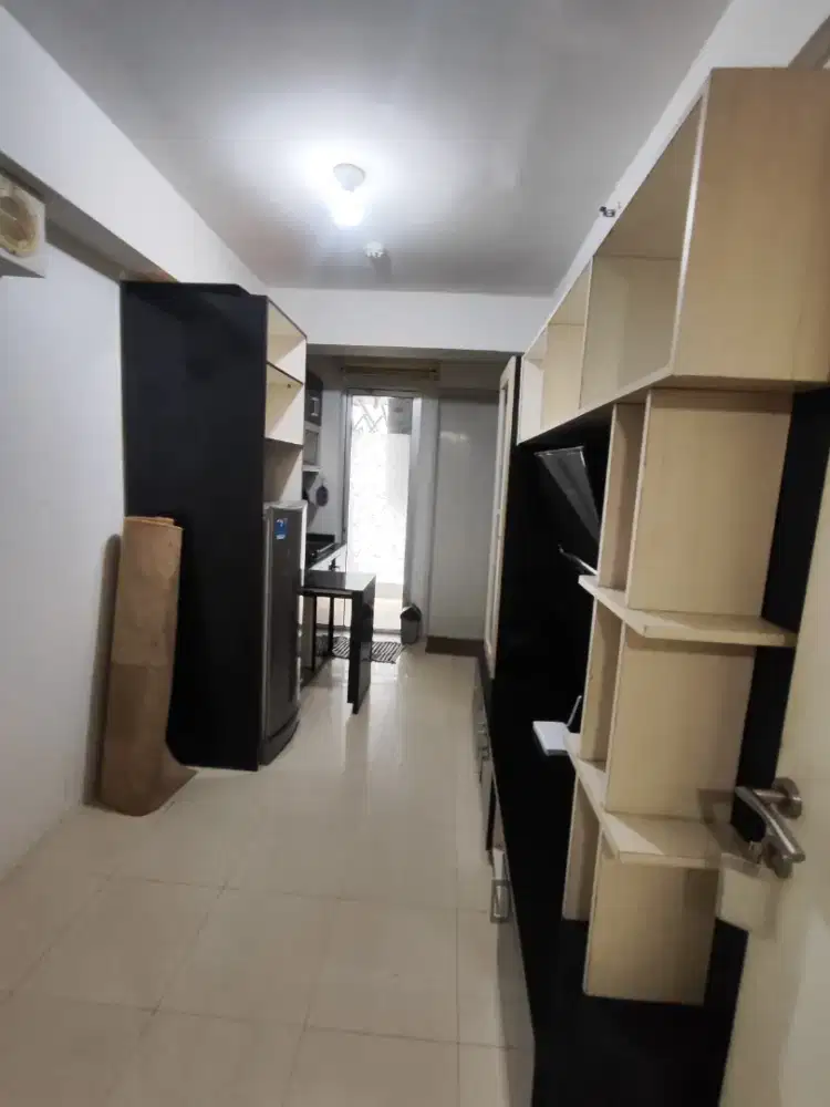 DISEWAKAN UNIT 1 KAMAR FURNIS LANTAI RENDAH APARTEMEN BASSURA CITY