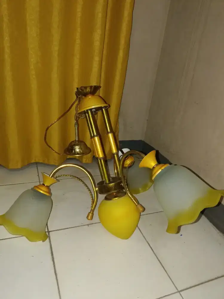 Lampu gantung 3 cabang 4 lampu