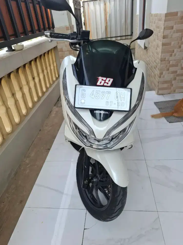 HONDA PCX PUTIH 2018