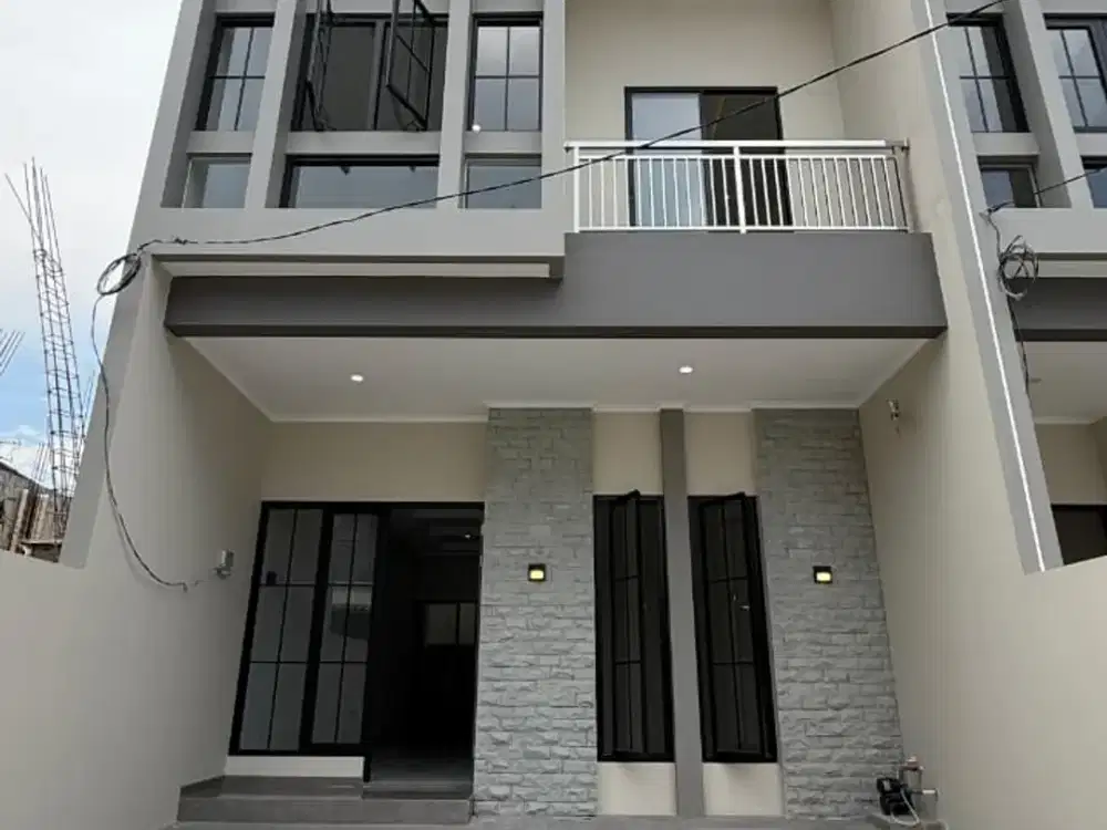 JUAL RUMAH KLAMPIS DEKAT JALAN RAYA 2 LANTAI SAFE159
