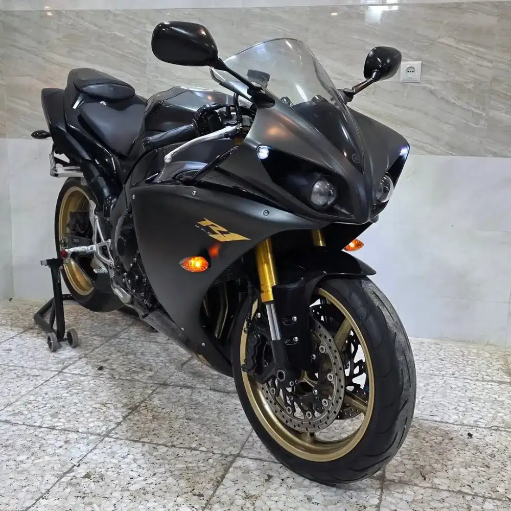 yamaha R1 tahun 2010