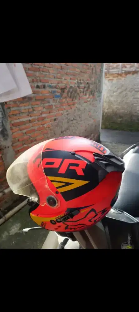 Dijual helm masih mulus
