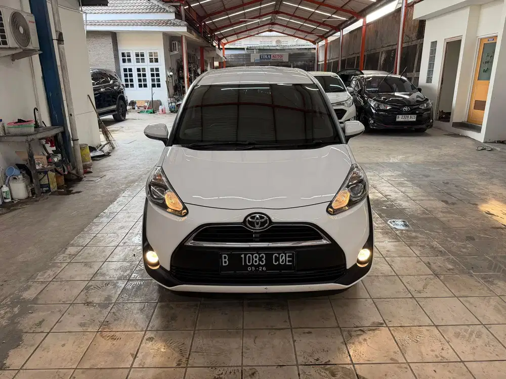 Toyota Sienta 1.5 G AT MATIC 2016 Putih km20rb kondisi antik memuaskan