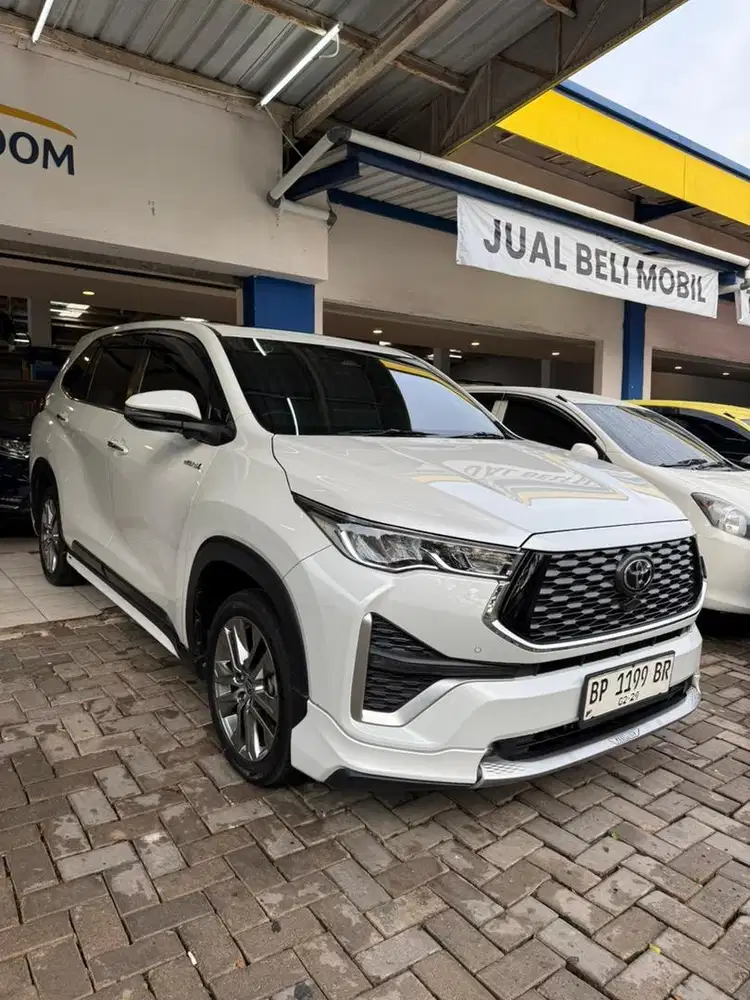 TOYOTA INNOVA ZENIX HYBRID AT 2023